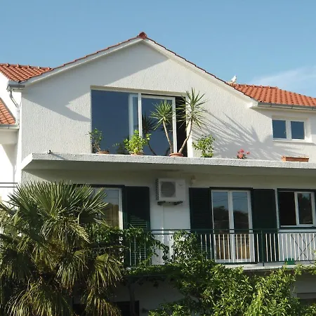 Apartmán With A Parking Space - 18186 Murter