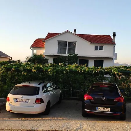 Apartmán With A Parking Space - 18186