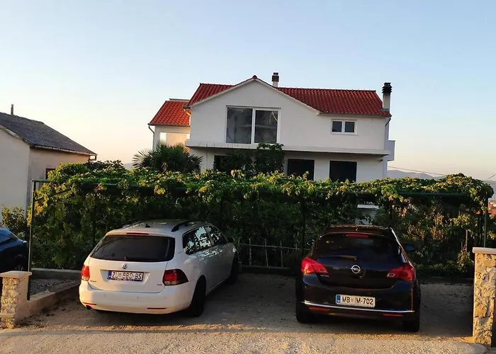 Apartman With A Parking Space - 18186